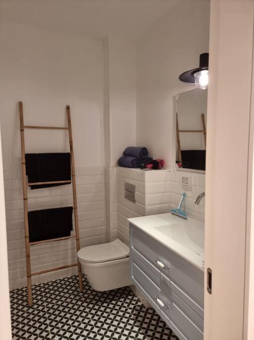 Beautiful 2-Bedroom Sea-View Apartment نتانيا المظهر الخارجي الصورة